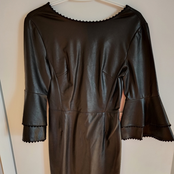 Dress - Picture 1 of 4